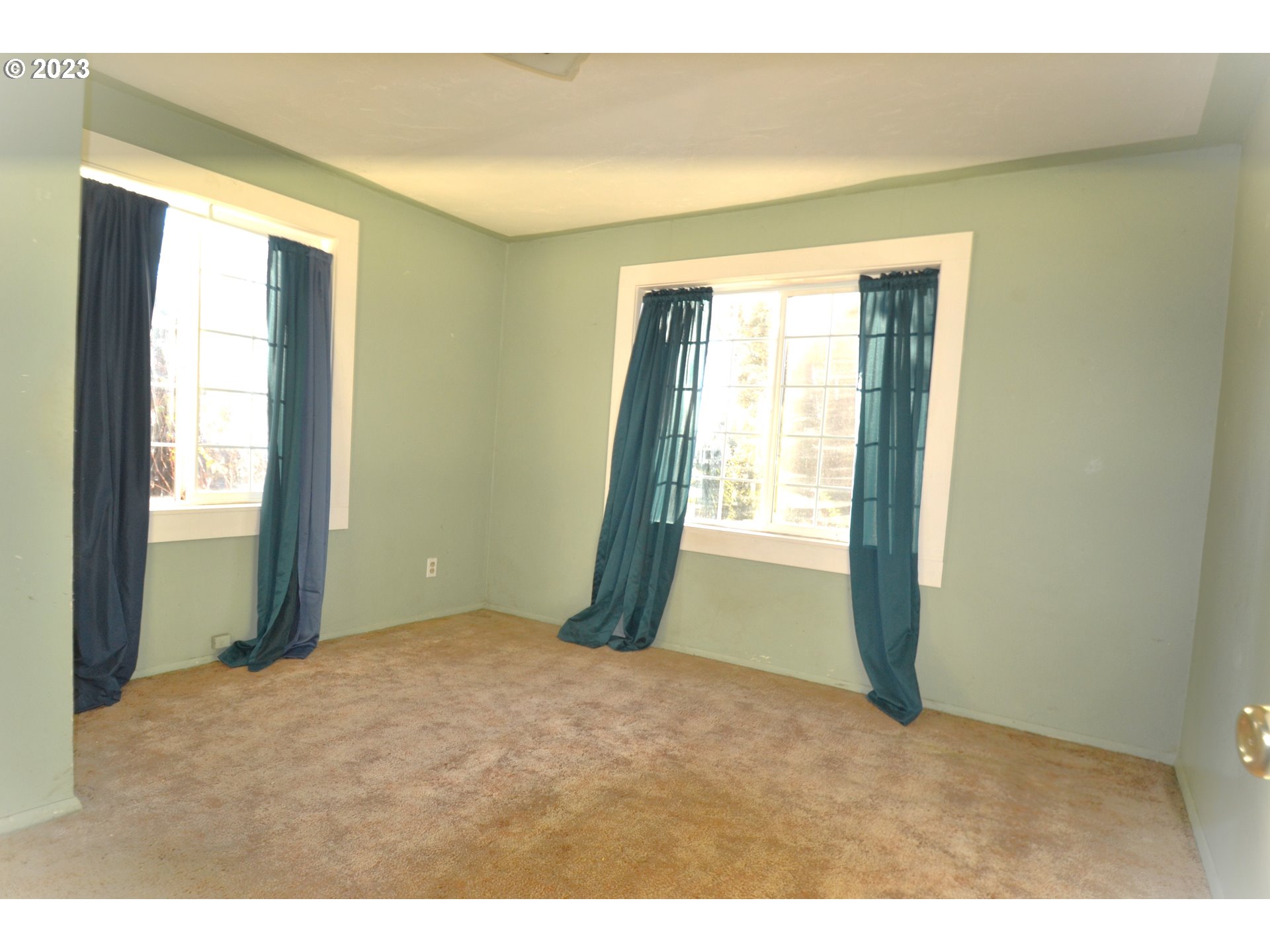 1985 Roseburg Road Myrtle Point, OR 97458 - Photo 11 of 29 a view of an empty room with wooden floor and a window