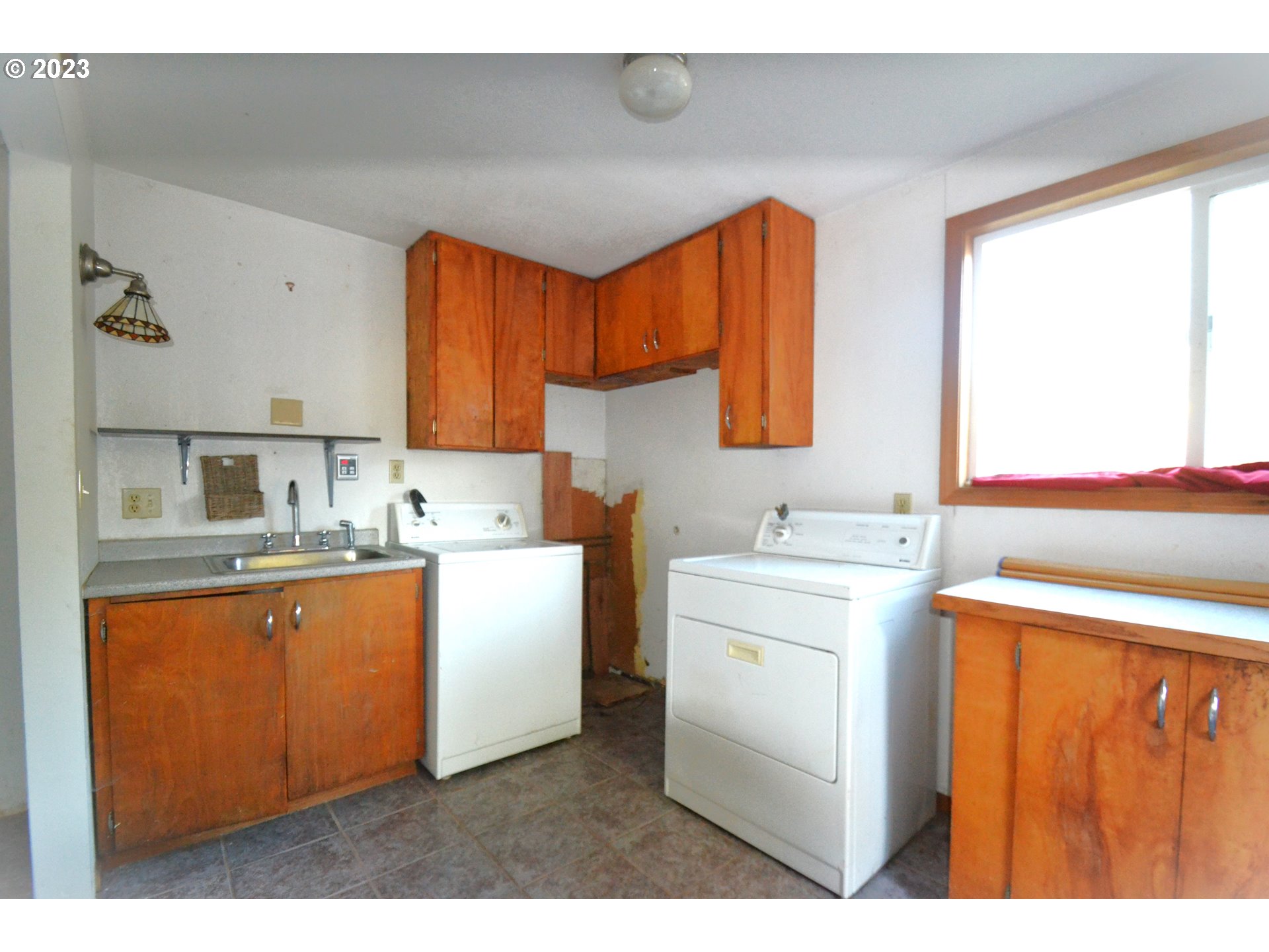 1985 Roseburg Road Myrtle Point, OR 97458 - Photo 8 of 29 a utility room with cabinets washer and dryer