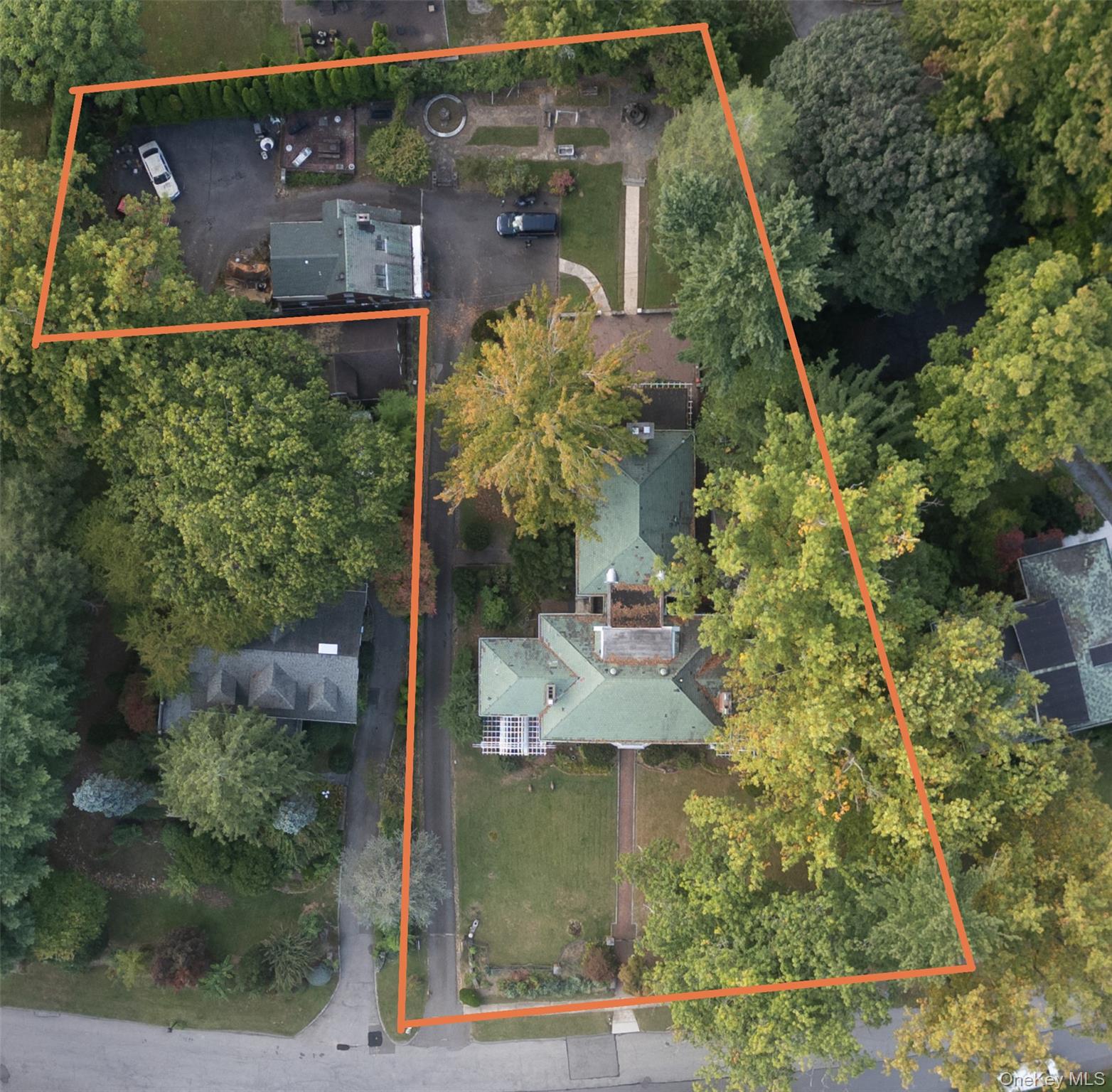 26 Overlook Circle New Rochelle, NY 10804 - Photo 3 of 15