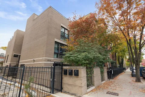 $799,000 | 1834 North Halsted Street, Unit B, Chicago, IL 60614