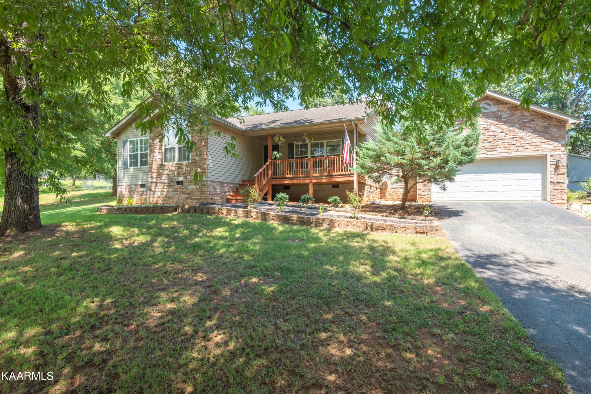 1584 Bluff Road Harriman, TN 37748 - Photo 2 of 47 Gallery Image 2