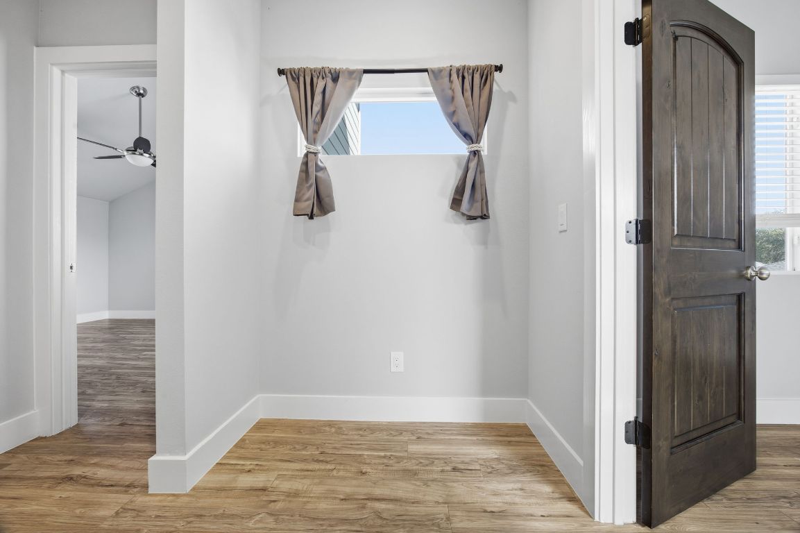 1125 Walton Lane, Unit D Austin, TX 78721 - Photo 26 of 34 a view of bathroom
