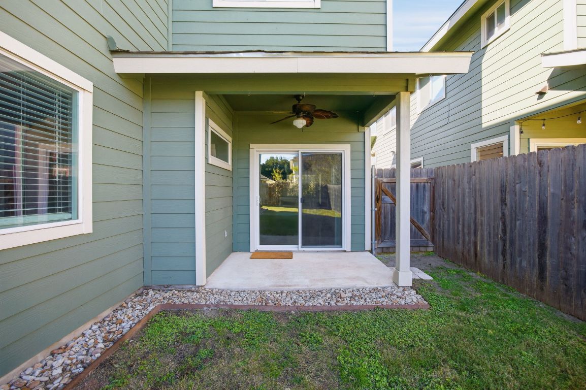 1125 Walton Lane, Unit D Austin, TX 78721 - Photo 33 of 34 a front view of a house with a yard