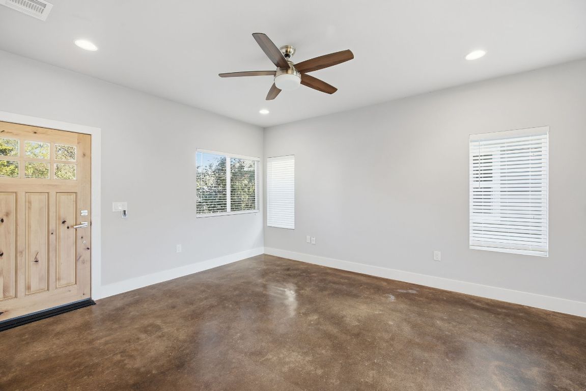 1125 Walton Lane, Unit D Austin, TX 78721 - Photo 7 of 34 a view of an empty room with a window