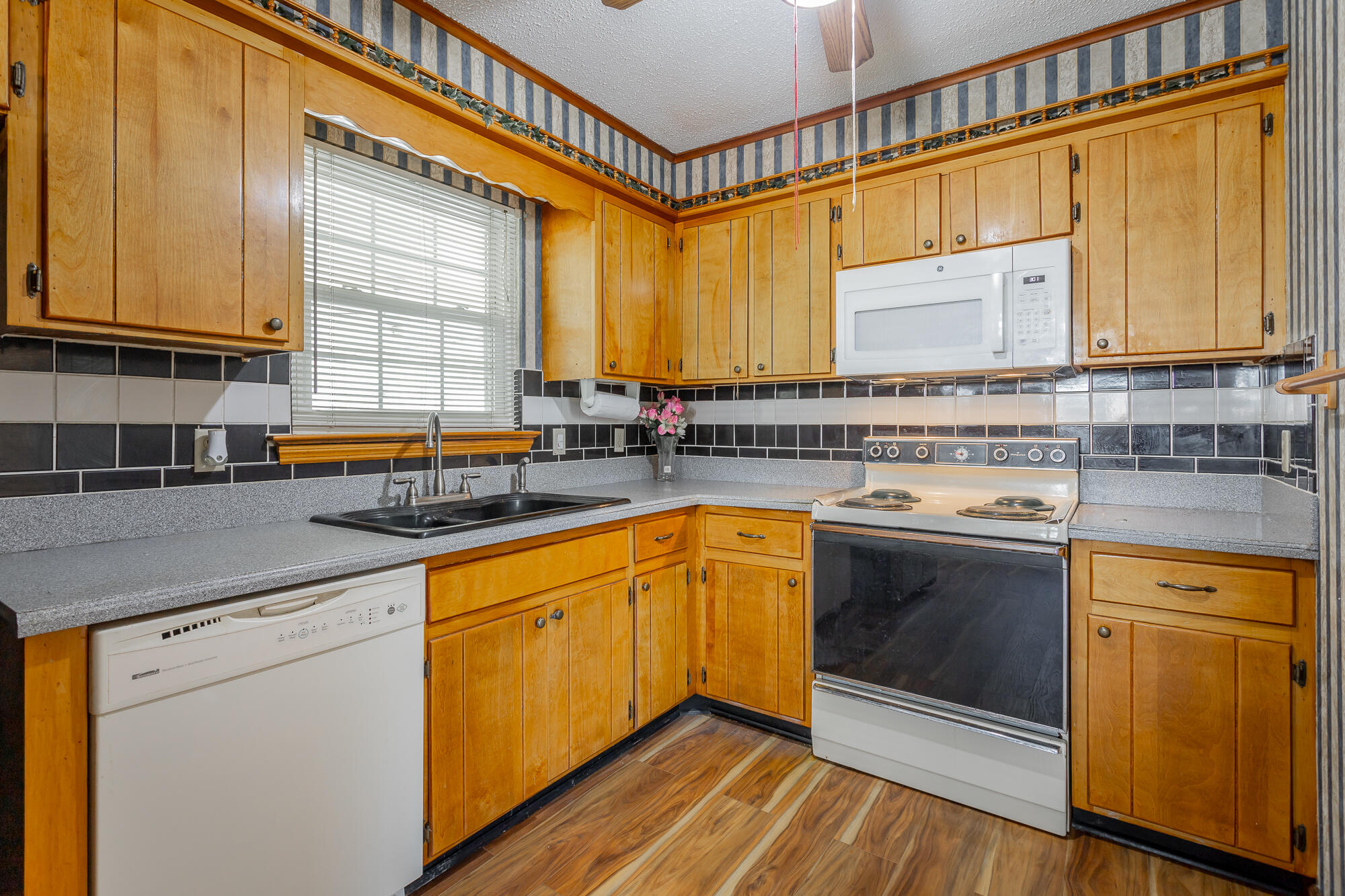 2302 Rodeo Drive Chattanooga, TN 37421 - Photo 9 of 51 2302 Rodeo Drive HD-14