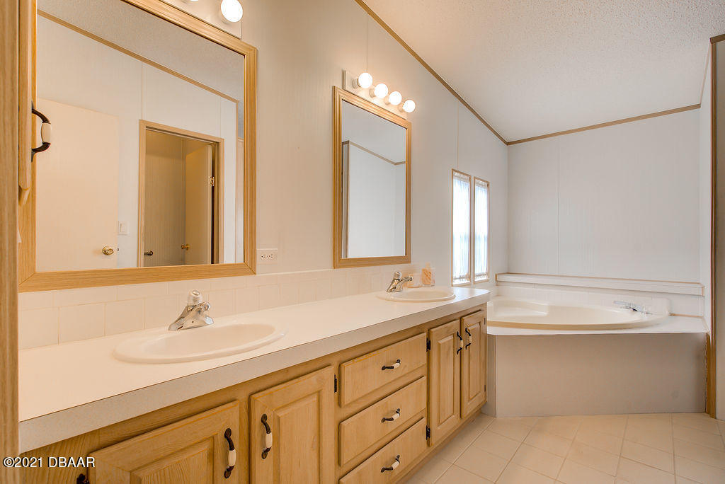 502 Topside Circle Edgewater, FL 32141 - Photo 12 of 64 36E6E4AF-F805-4E26-A852-7142A635F703