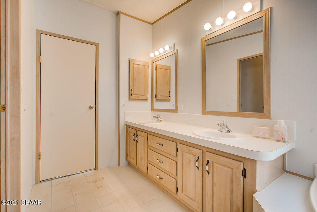 502 Topside Circle Edgewater, FL 32141 - Photo 36 of 64 E4F3DA0A-5534-4918-9CF9-2E36D1D03086