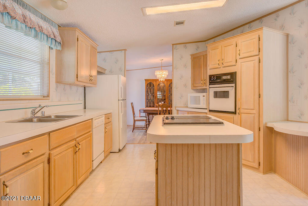 502 Topside Circle Edgewater, FL 32141 - Photo 39 of 64 FE3F015C-D318-48A0-BDA1-2B43F3575DC0