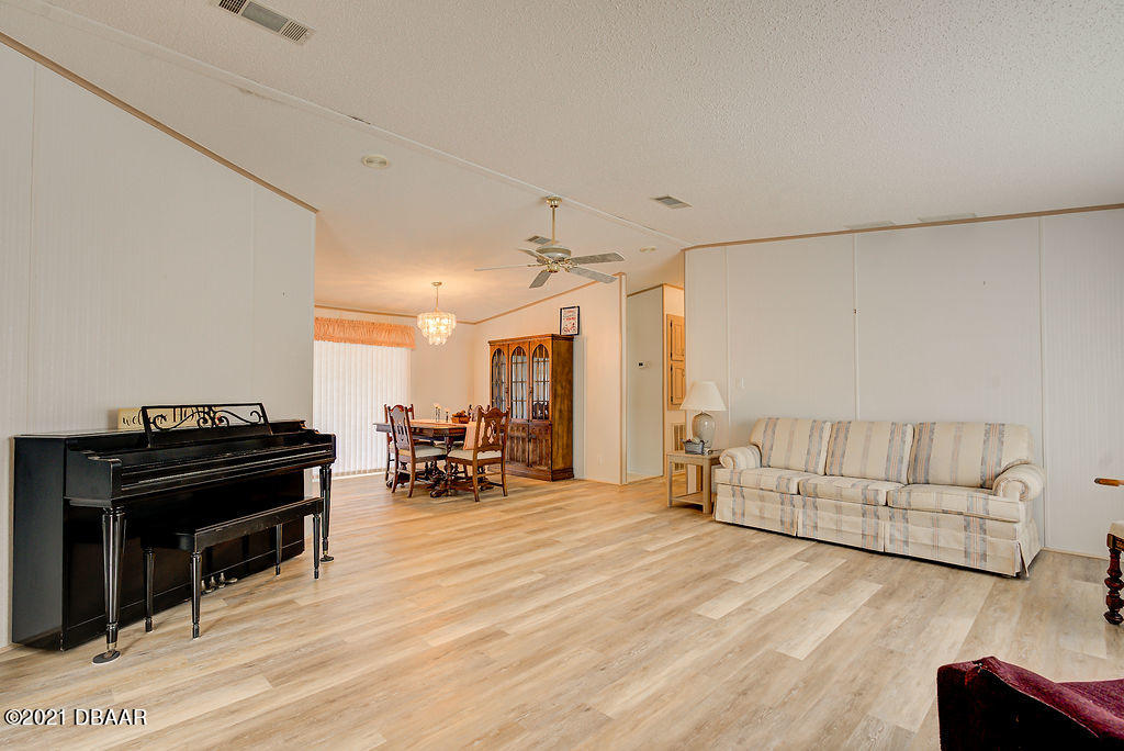 502 Topside Circle Edgewater, FL 32141 - Photo 6 of 64 3AECDB88-54E6-4A16-8CE5-3F5529917C97