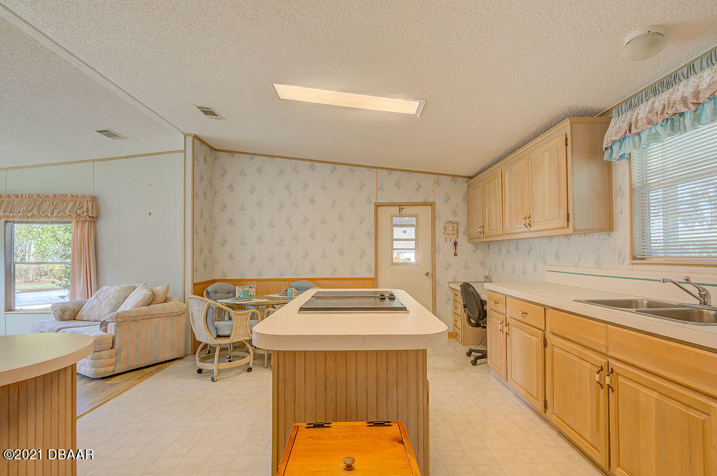 502 Topside Circle Edgewater, FL 32141 - Photo 7 of 64 7A0EB9CA-7471-4E9B-B278-9E07567DE5F8