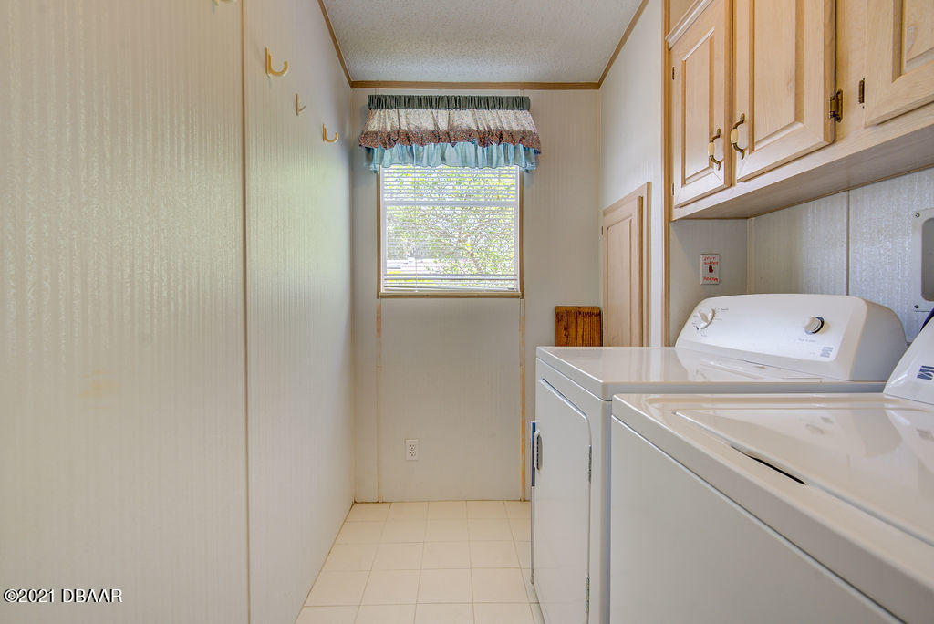502 Topside Circle Edgewater, FL 32141 - Photo 8 of 64 7F84F36A-D608-4885-A934-34806D7907AE