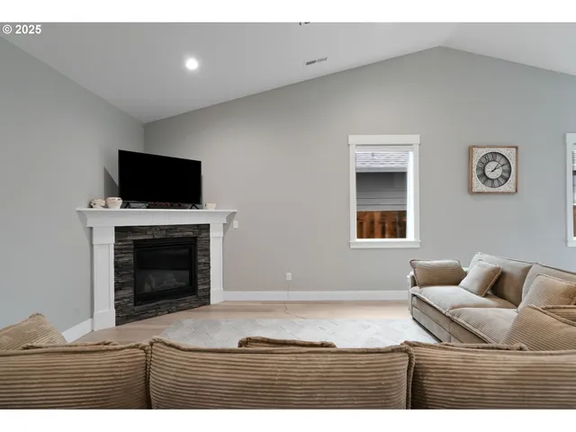 $535,000 | 1025 Sassafras Street, Independence, OR 97351