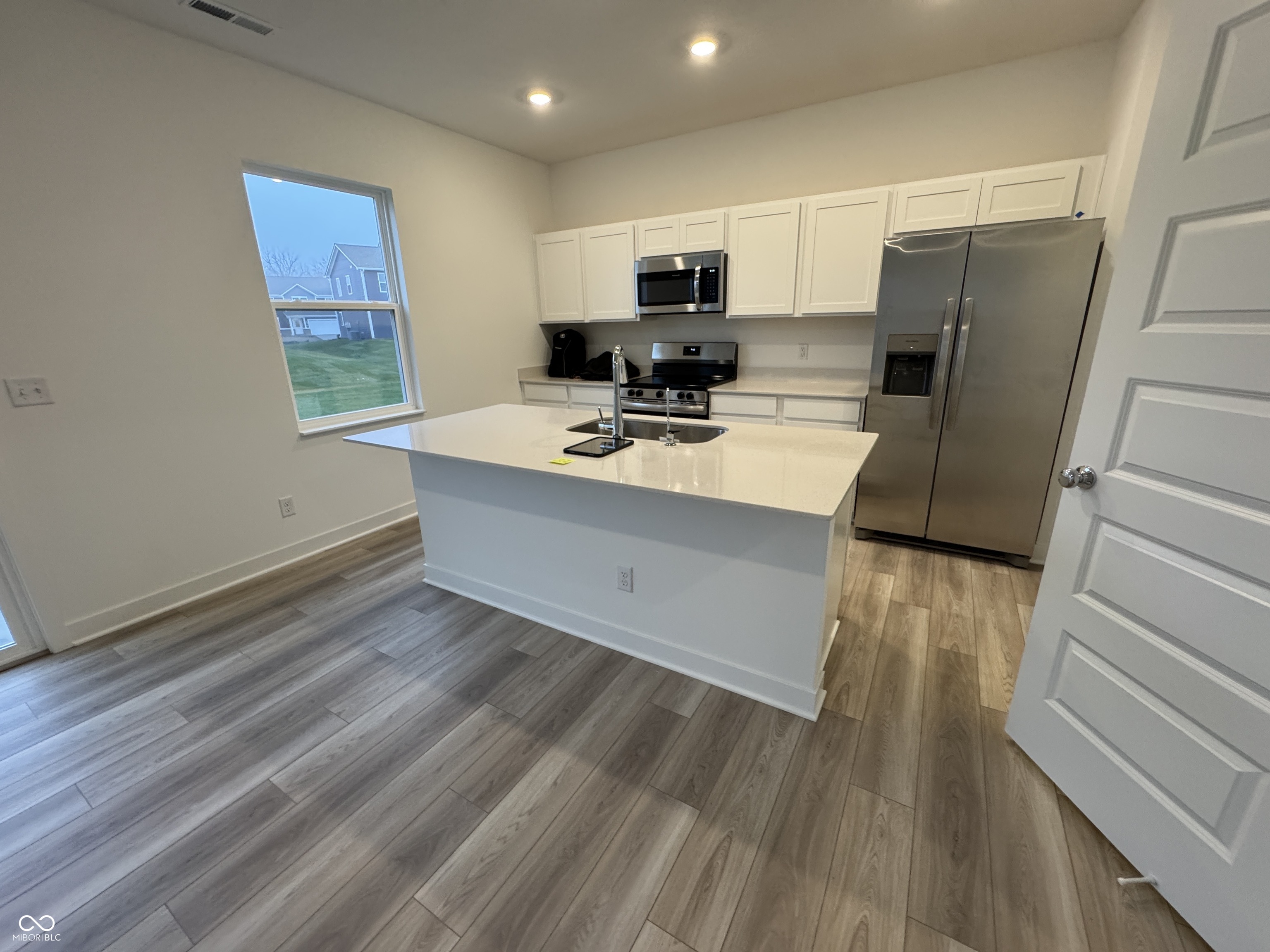 2925 Grand Rdg Drive Greenwood, IN 46143 - Photo 4 of 22