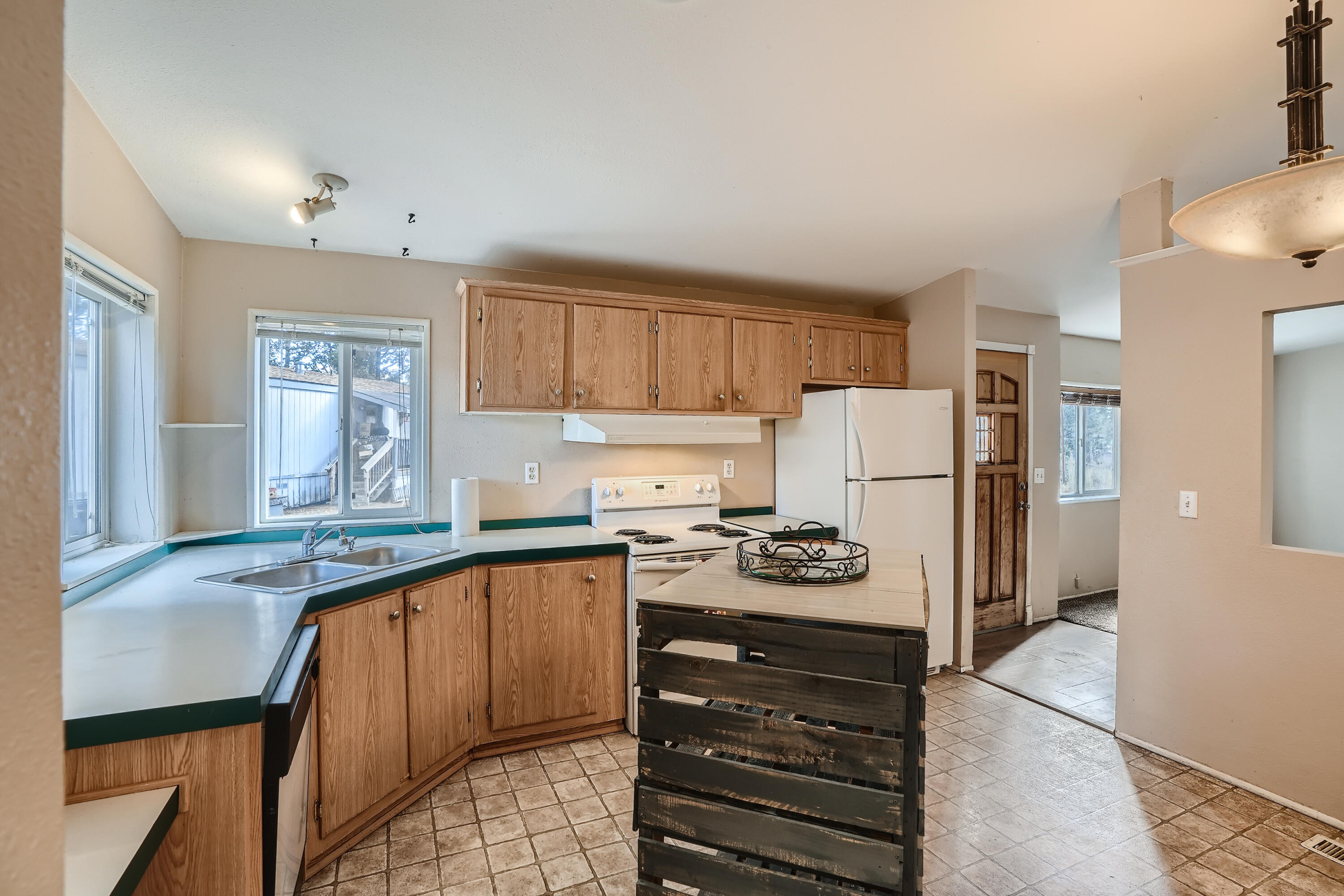 60901 Brosterhous Road, Unit 734 Bend, OR 97702 - Photo 7 of 17 17 Kitchen