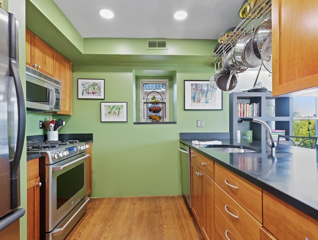 452 Park Drive, Unit 18 Boston, MA 02215 - Photo 10 of 28