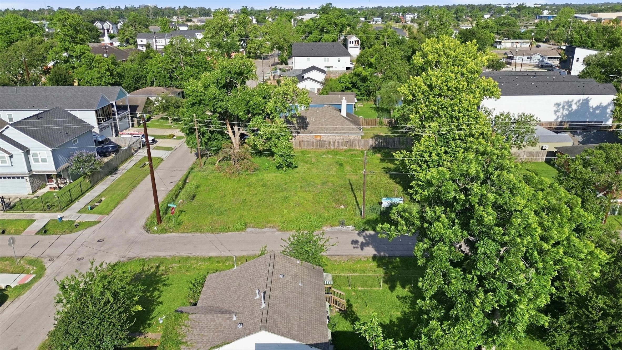 523 East 39th Street Houston, TX 77022 - Photo 9 of 11
