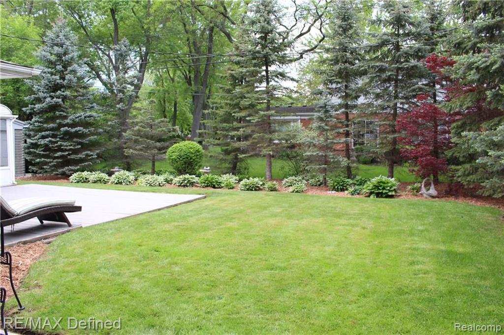 32332 Baintree Road Farmington Hills, MI 48334 - Photo 6 of 35