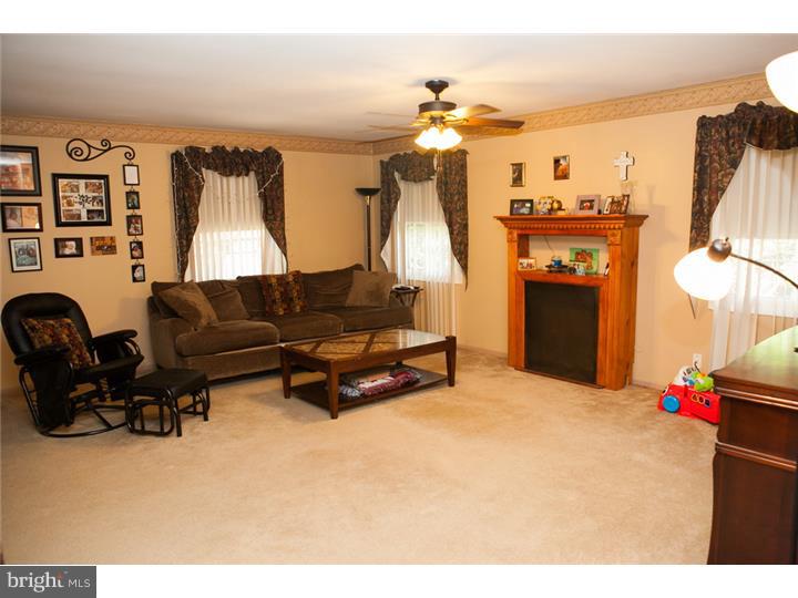 151 Country Club Road Willingboro, NJ 08046 - Photo 8 of 23 Living Room