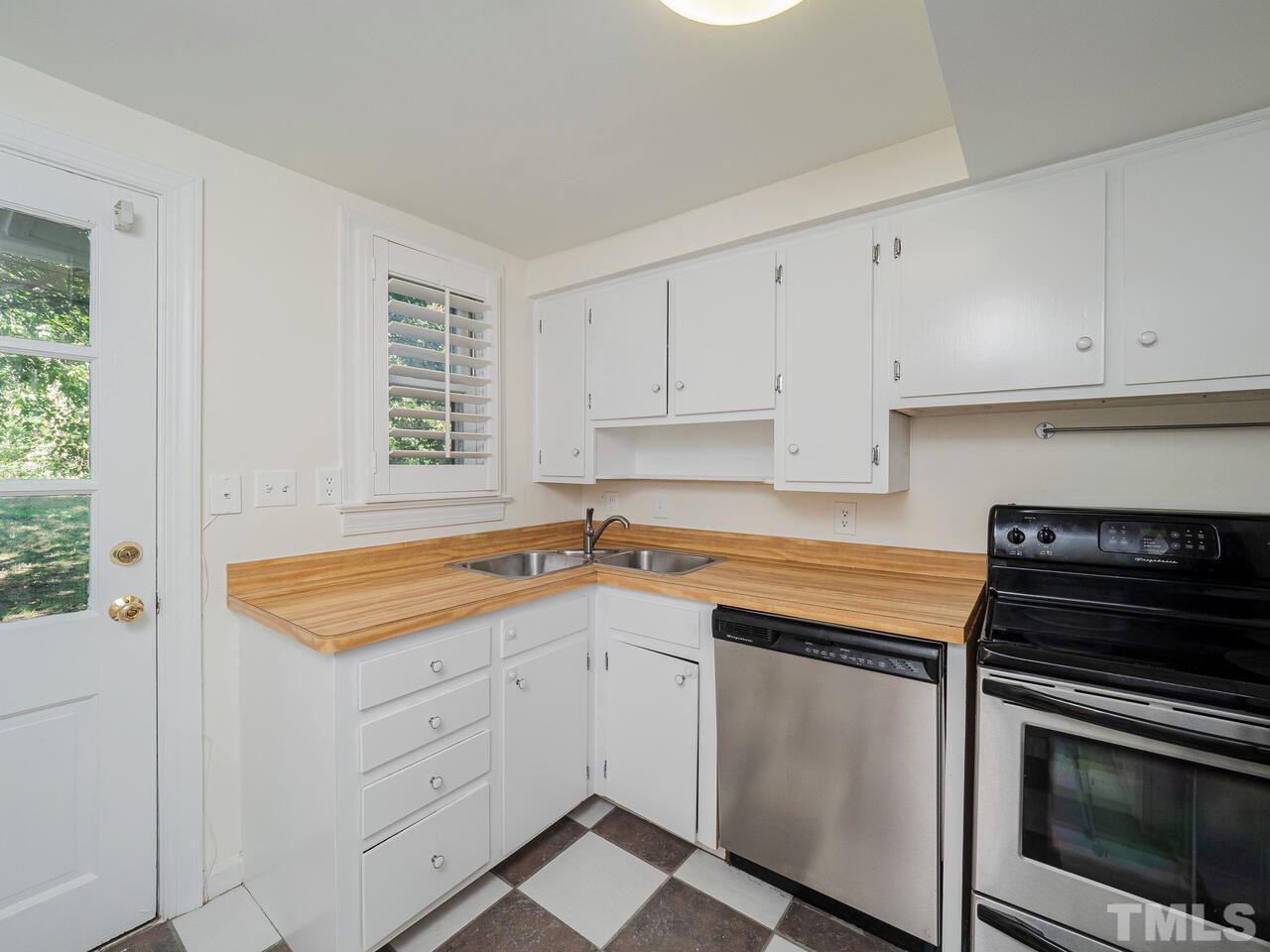 1637 Sutton Drive Raleigh, NC 27605 - Photo 8 of 20 Gallery Image 8