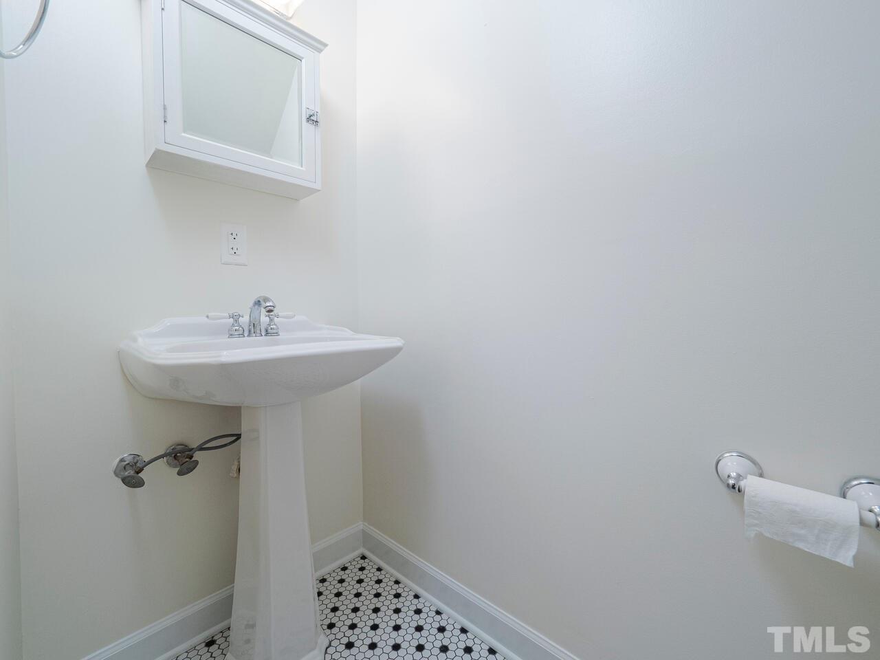 1637 Sutton Drive Raleigh, NC 27605 - Photo 10 of 20 Gallery Image 10