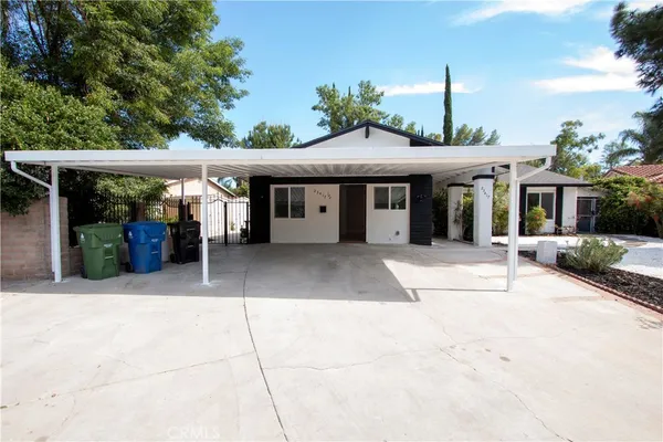 $2,500 | 23419 Maestro Place, Canoga Park, CA 91304