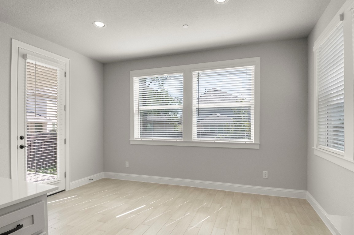 2605 Sam Bass Road, Unit 87 Round Rock, TX 78681 - Photo 10 of 31 an empty room with a window