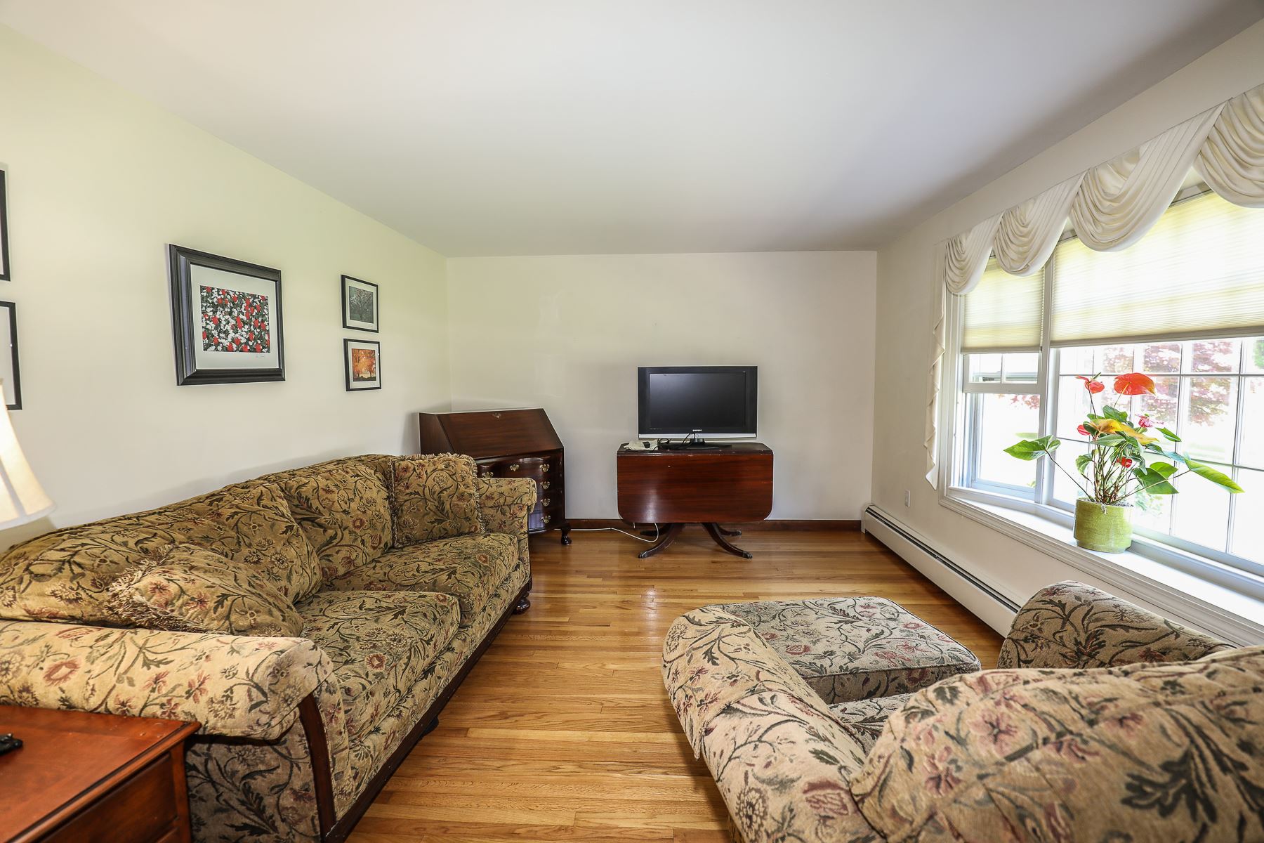 4 Todd Road Nashua, NH 03064 - Photo 6 of 30 Gallery Image 6