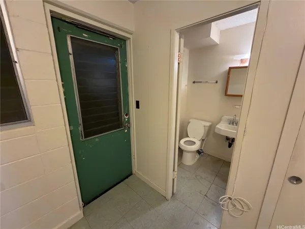$1,100 | 818 University Avenue, Unit 5, Honolulu, HI 96826