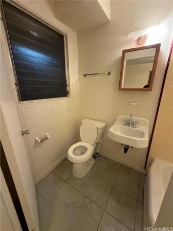 $1,100 | 818 University Avenue, Unit 5, Honolulu, HI 96826