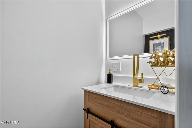 $450,000 | 500 Highway 146, Guilderland, NY 12009