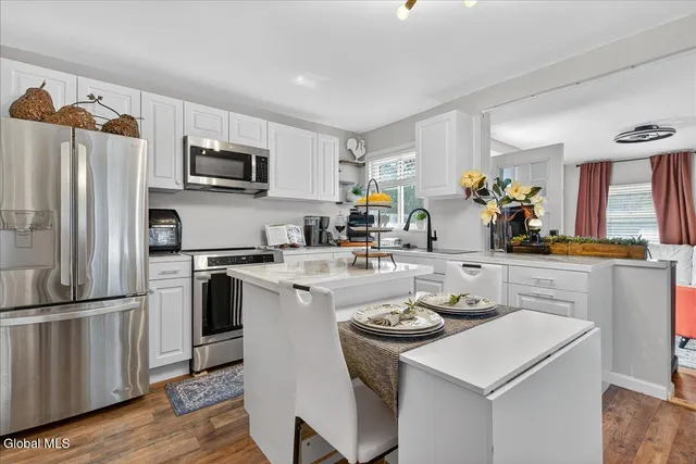 $450,000 | 500 Highway 146, Guilderland, NY 12009