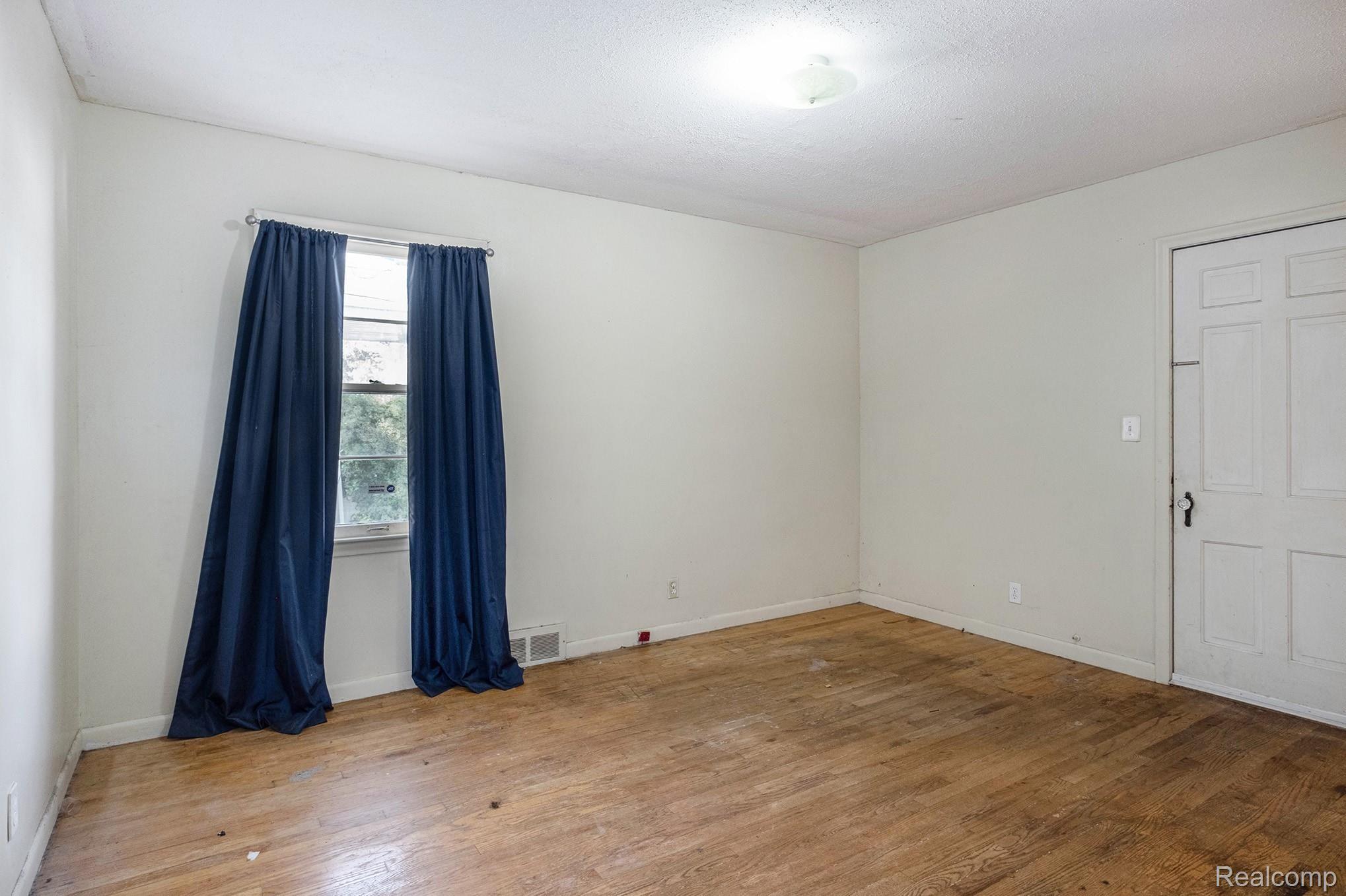 432 Alter Road Detroit, MI 48215 - Photo 13 of 19 2nd bedroom pn first floor, hardwood throughout home