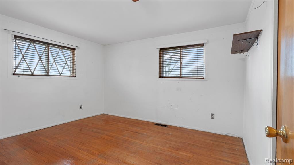 3262 Grange Road Trenton, MI 48183 - Photo 12 of 25 Gallery Image 12