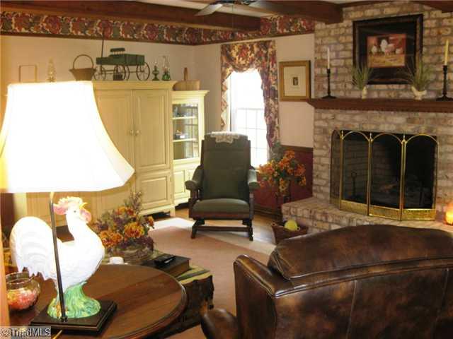 3147 Flynt Road Liberty, NC 27298 - Photo 4 of 15 Living Room.