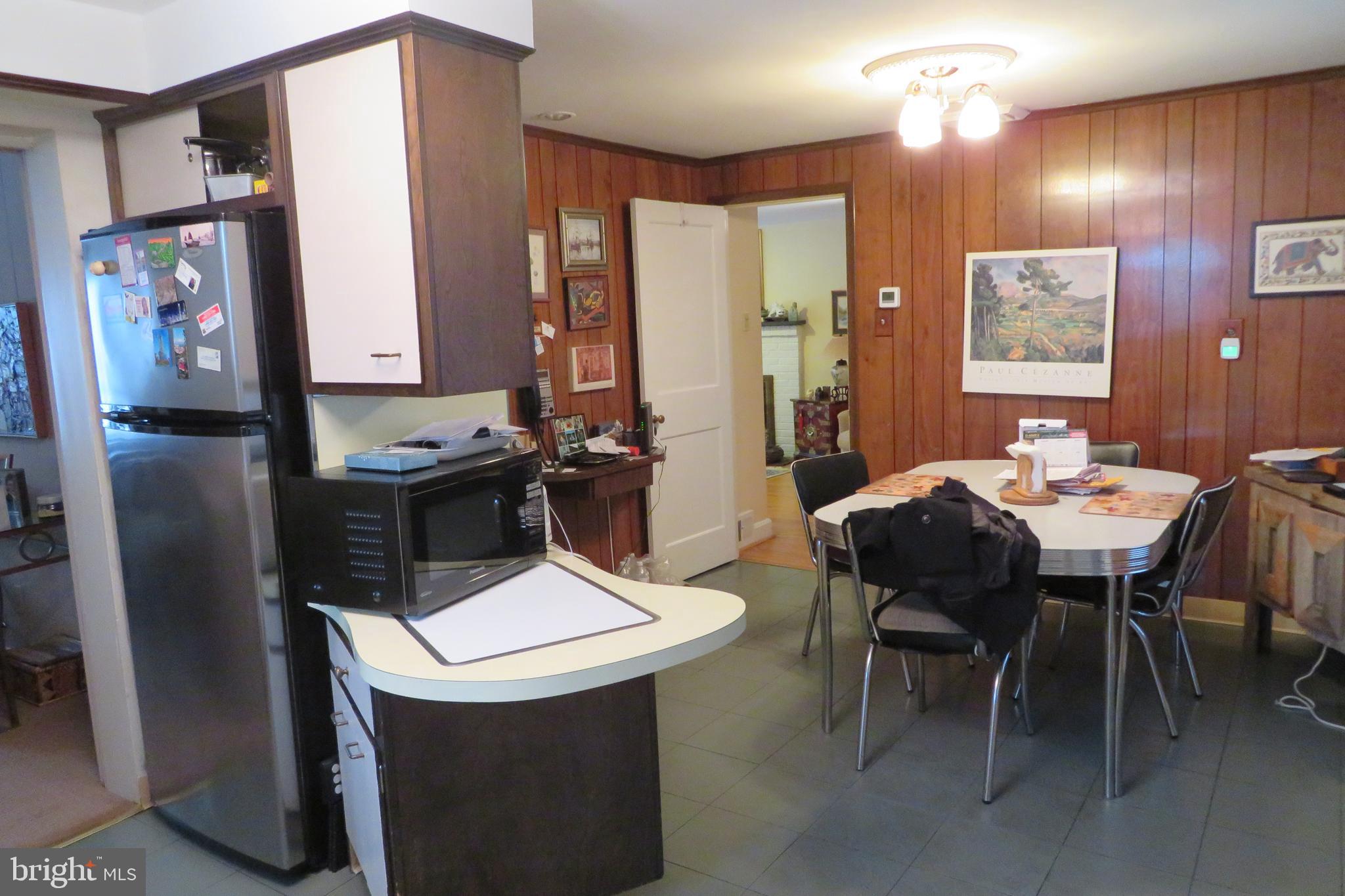 633 Ashmead Road Cheltenham, PA 19012 - Photo 12 of 40 Breakfast area with room for good size table.