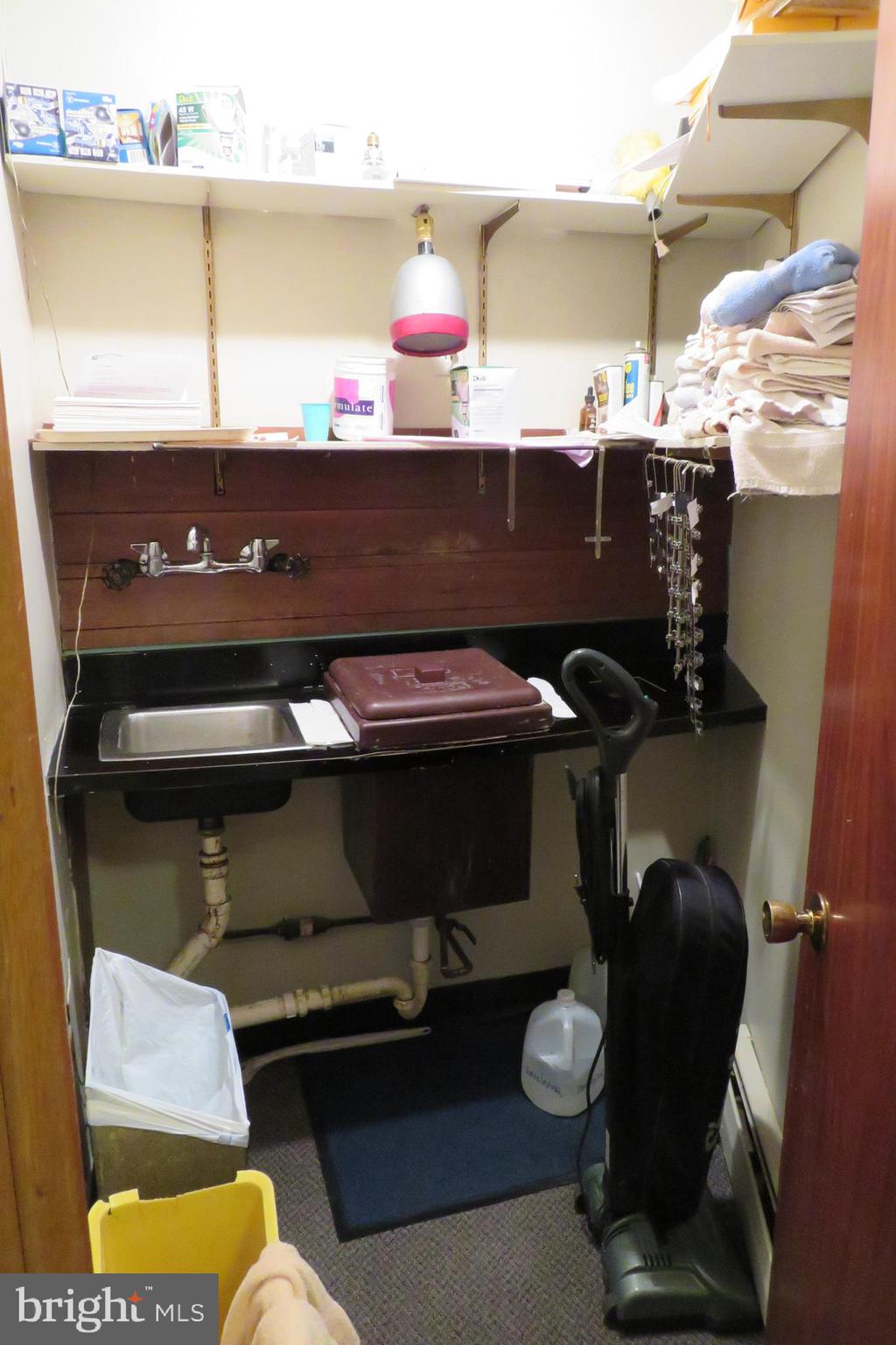 633 Ashmead Road Cheltenham, PA 19012 - Photo 32 of 40 Dark room or storage.