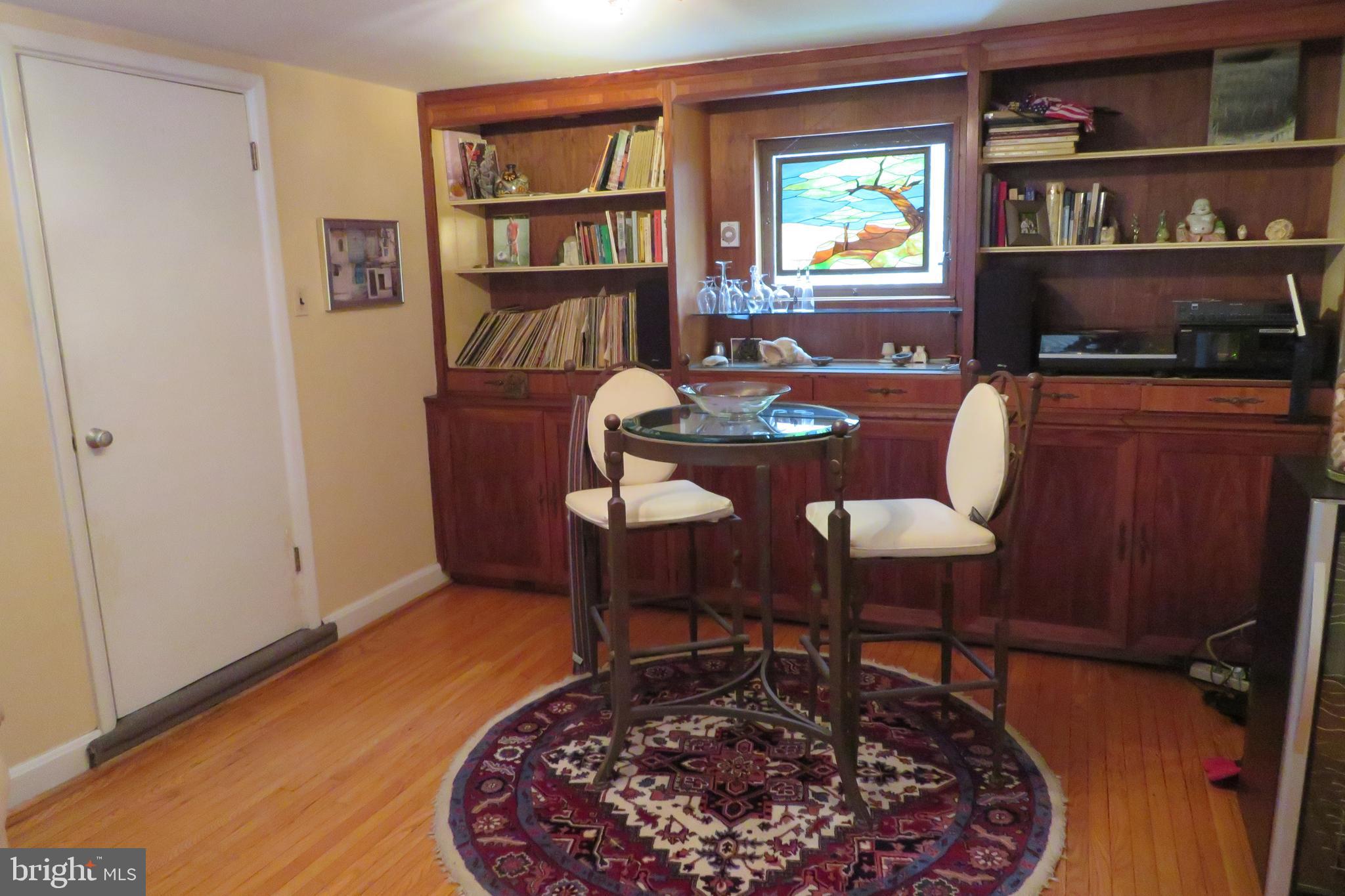633 Ashmead Road Cheltenham, PA 19012 - Photo 9 of 40 Dining area with built-ins.