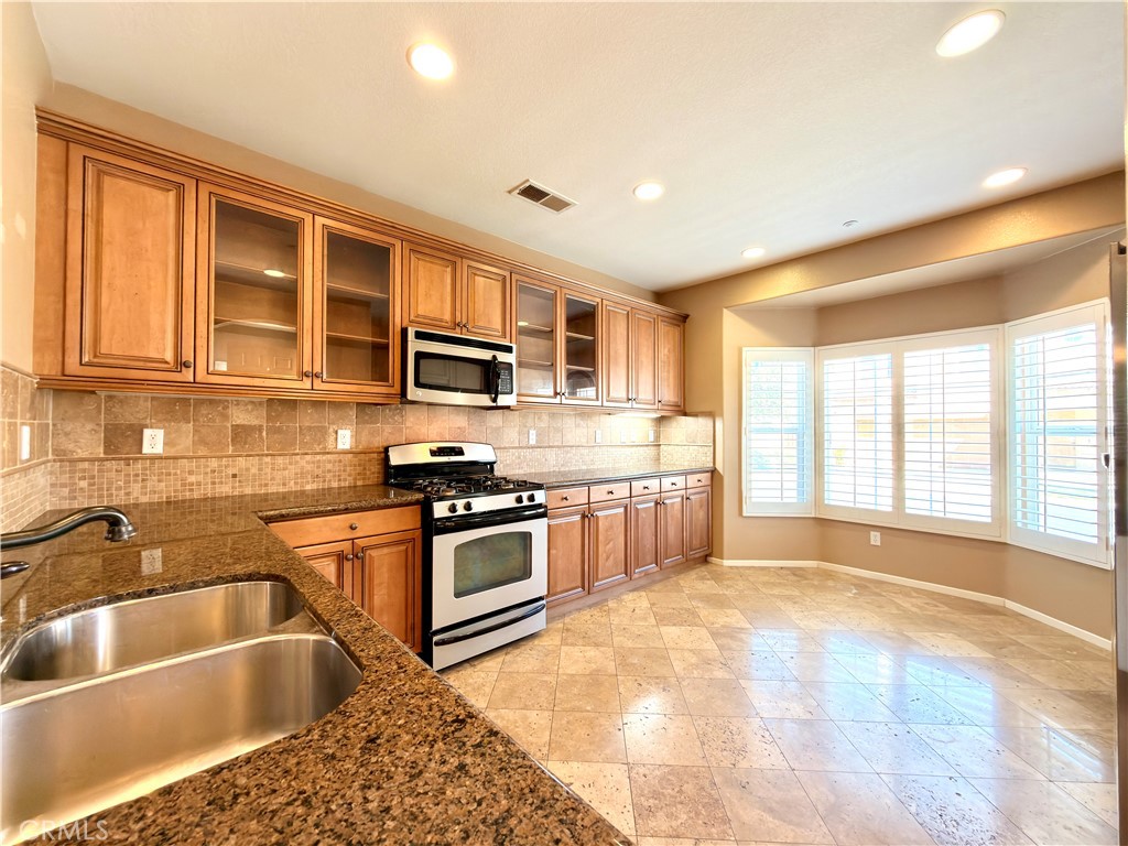 4140 Garvey Way Riverside, CA 92501 - Photo 5 of 48 Gallery Image 5