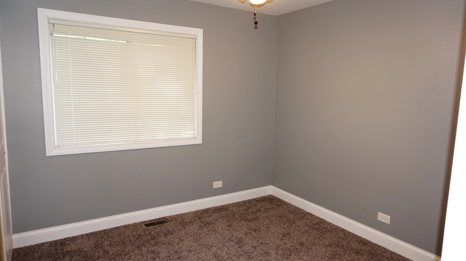 5740 Timberlane Road Matteson, IL 60443 - Photo 9 of 17 an empty room with a window