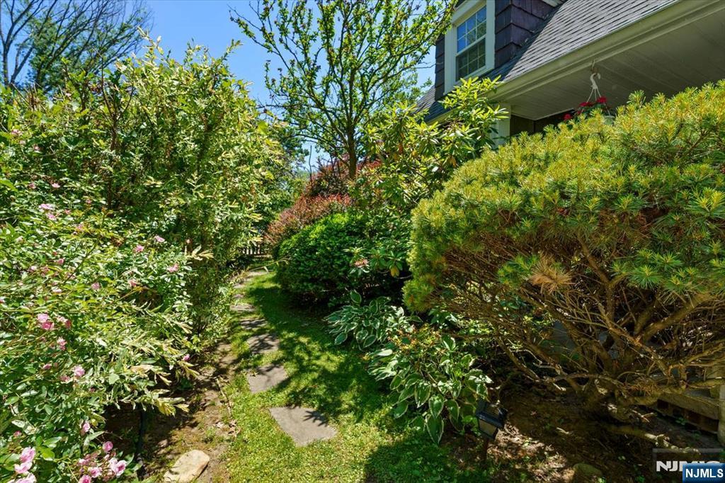 694 Sunset Road Teaneck, NJ 07666 - Photo 25 of 30