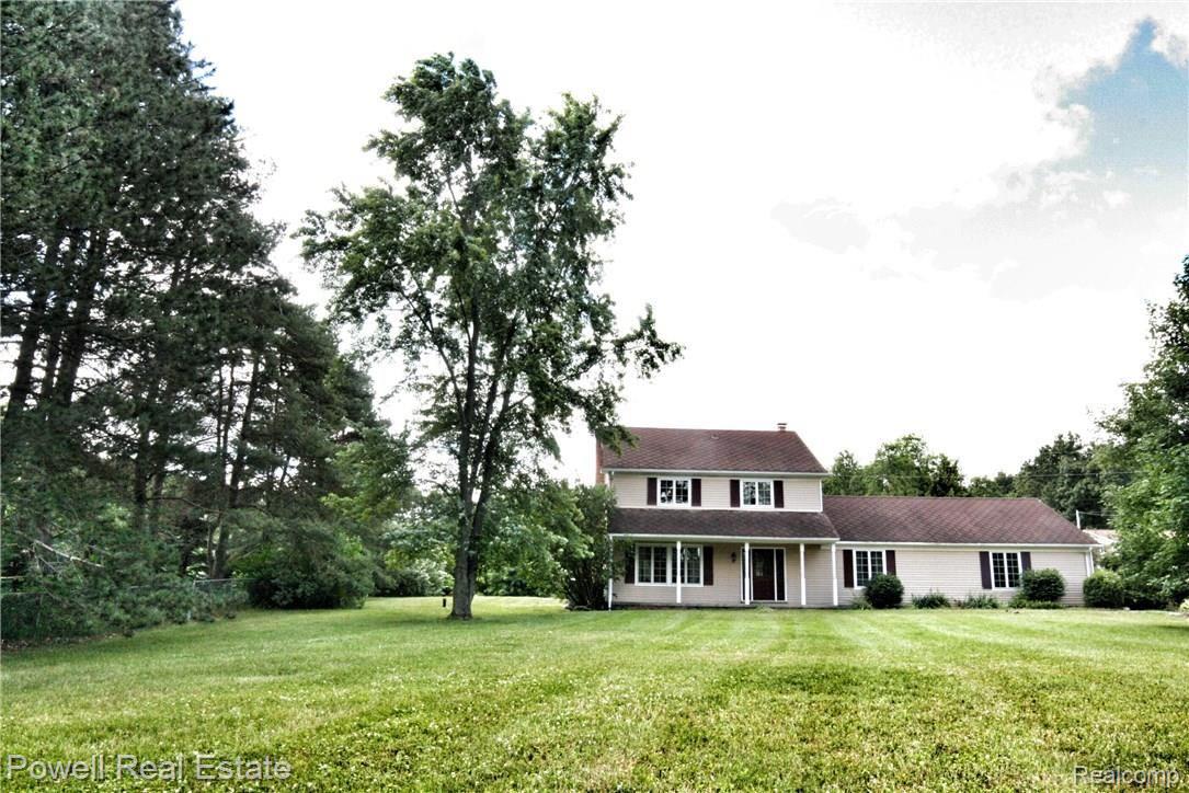 7655 Oakhill Road Clarkston, MI 48348 - Photo 2 of 19 20170626_140519000_iOS.jpg
