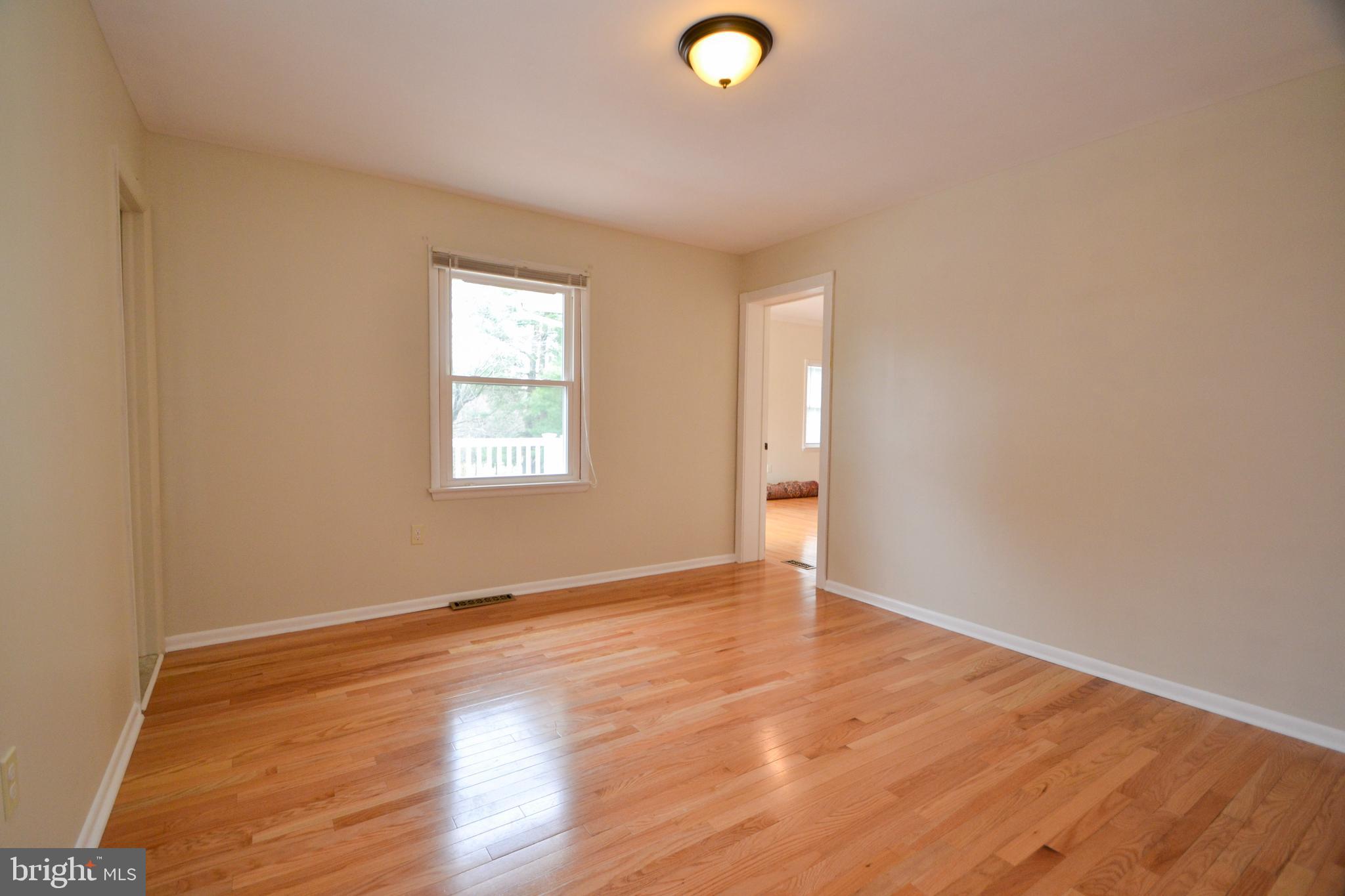 2410 Lawndale Road Finksburg, MD 21048 - Photo 11 of 37 Primary sitting room