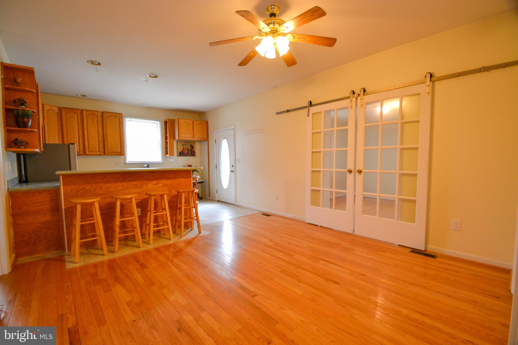 2410 Lawndale Road Finksburg, MD 21048 - Photo 17 of 37 Family room with wet bar