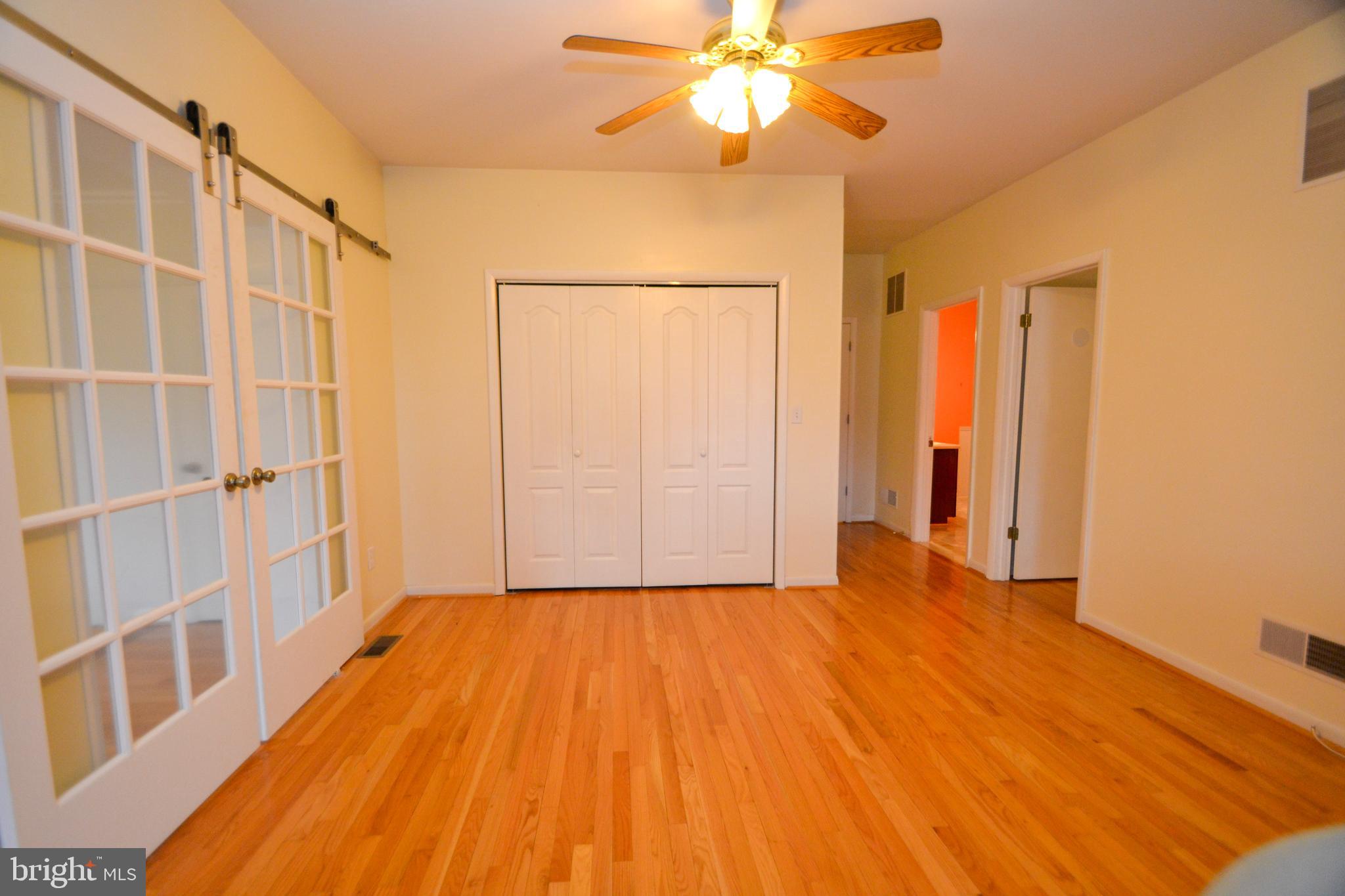 2410 Lawndale Road Finksburg, MD 21048 - Photo 18 of 37 Family room with wet bar
