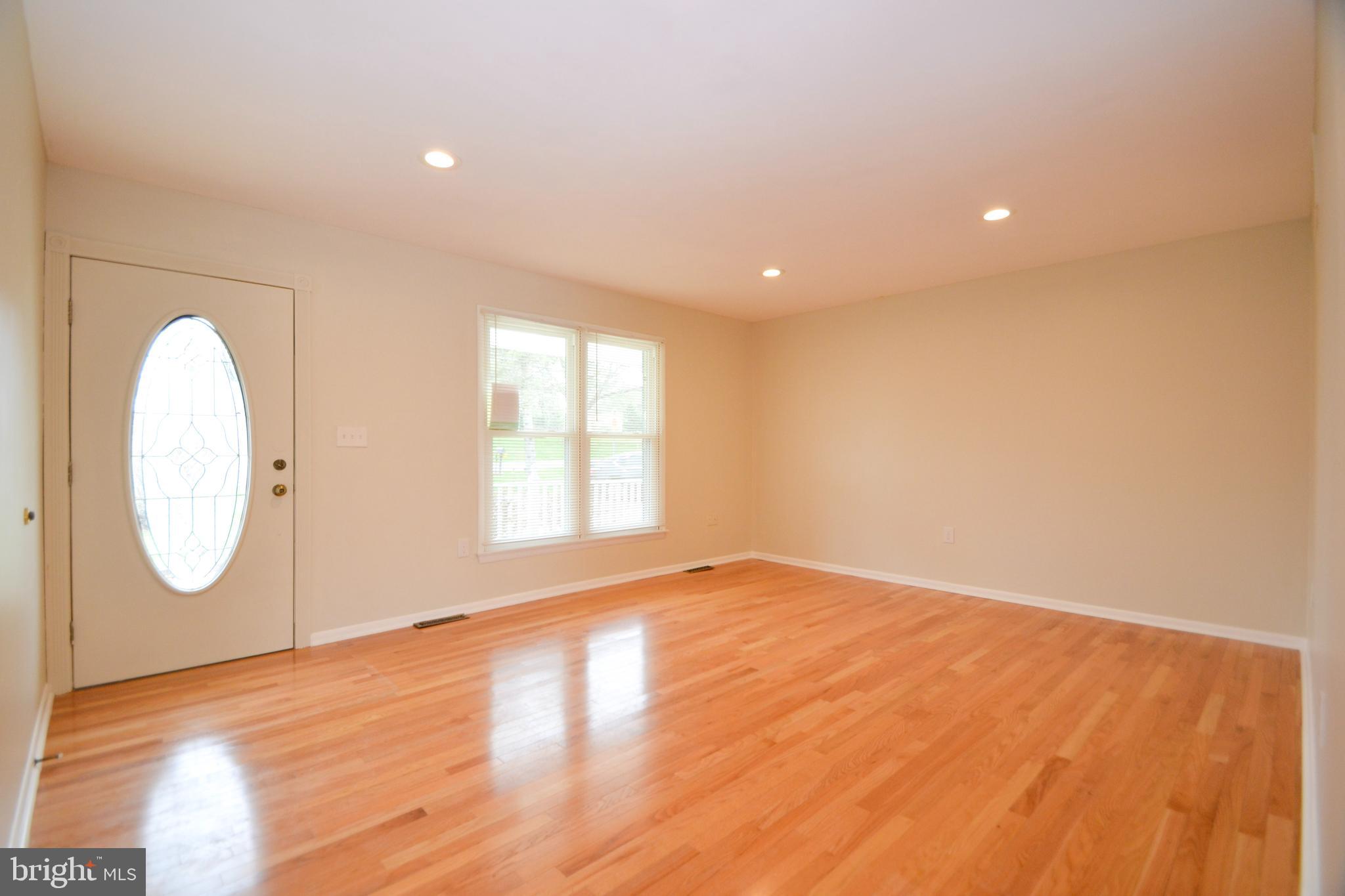 2410 Lawndale Road Finksburg, MD 21048 - Photo 2 of 37 Living room