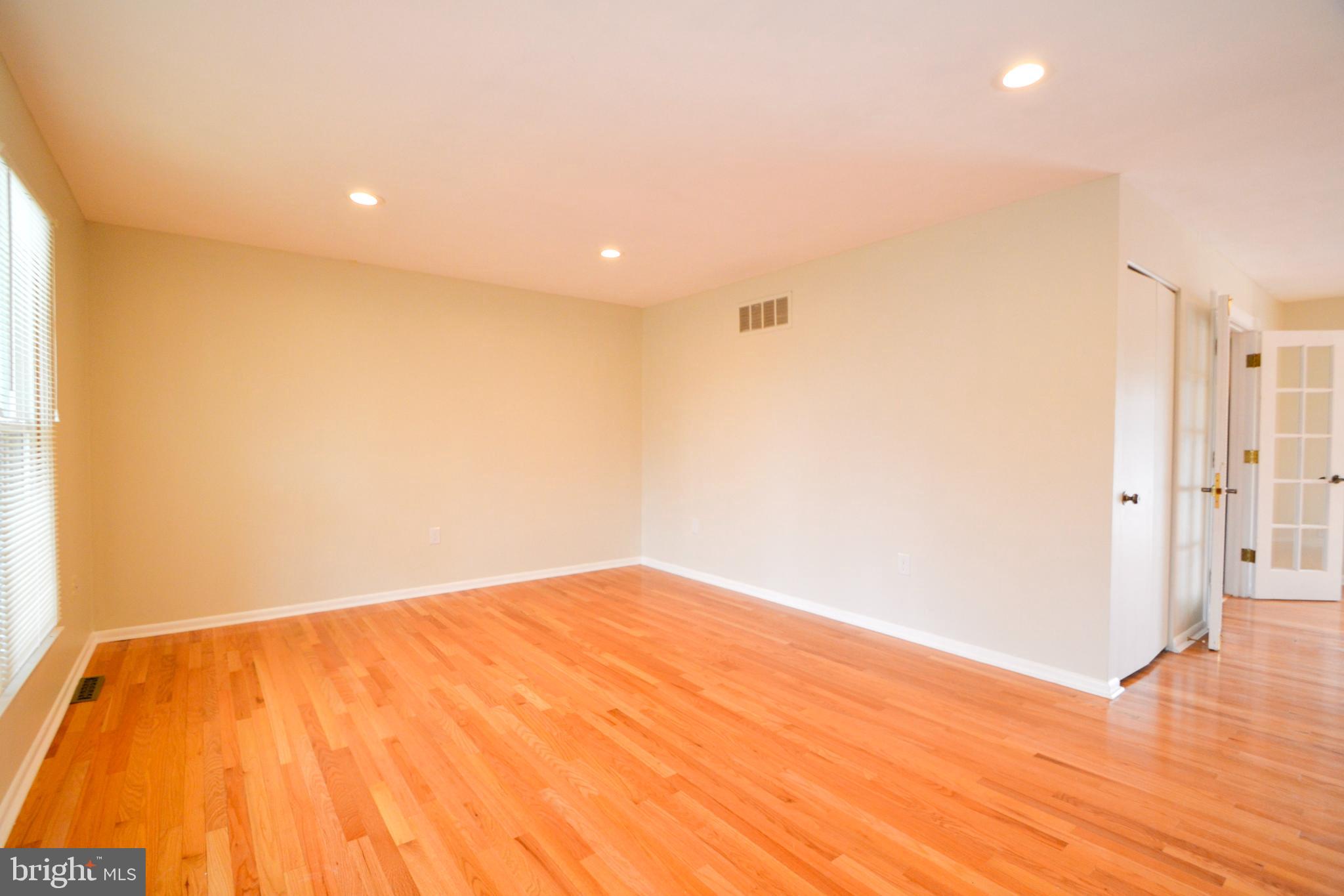 2410 Lawndale Road Finksburg, MD 21048 - Photo 3 of 37 Living room