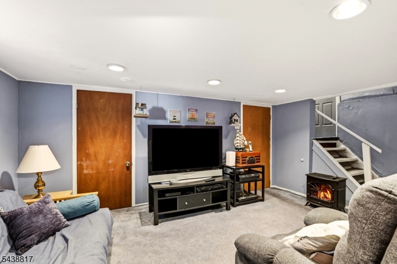 332 Riverside Avenue Lyndhurst, NJ 07071 - Photo 23 of 38