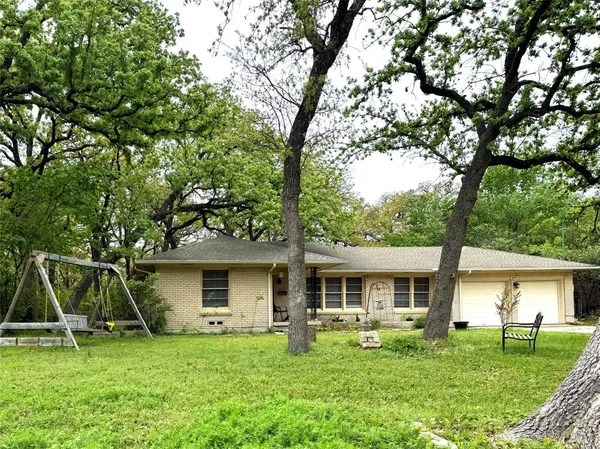 $375,000 | 1610 Laurelwood Drive, Denton, TX 76209