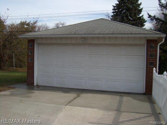 10071 Reeck Road Allen Park, MI 48101 - Photo 21 of 24 Garage and new concrete