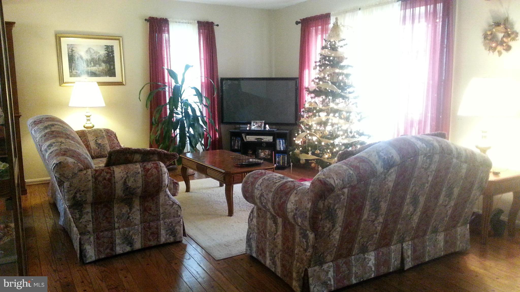 4508 Lees Corner Road Chantilly, VA 20151 - Photo 8 of 13 Living Room